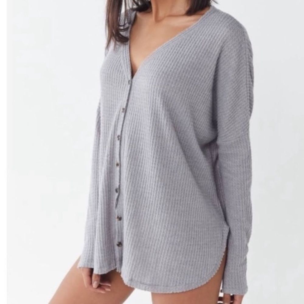 UO Out From Under Jojo Oversized Gray Thermal Button-Front Top Large Boho Comfy - Picture 3 of 16
